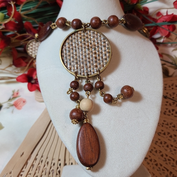 Unique Vintage Jewelry - Unique Vintage Brown and Cream Beaded Necklace